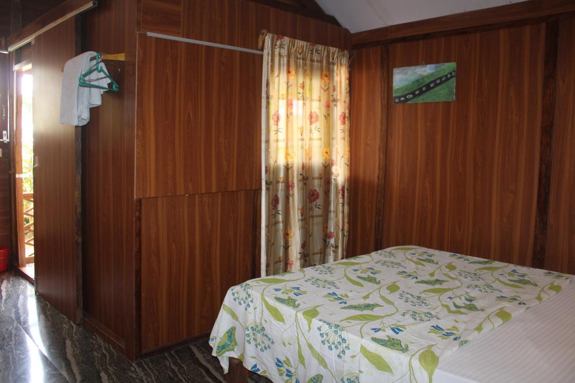 Monsoon Inn