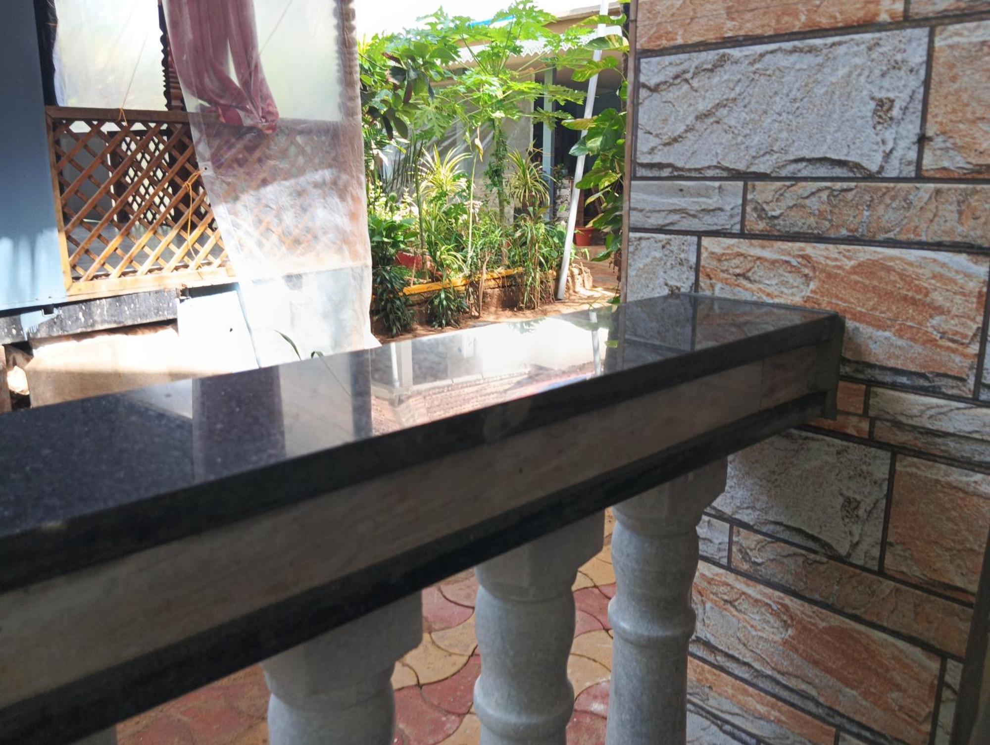 Monsoon Inn 2*